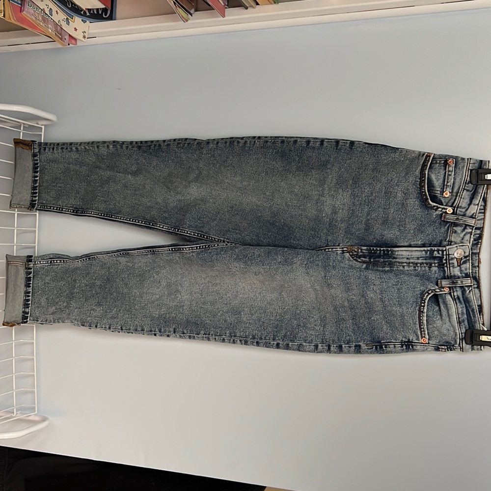 H&M Hi-Rise Mom Jeans, Medium Washed, Size: 4